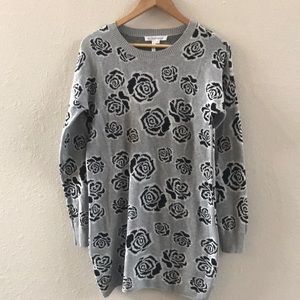 BCBG SWEATER DRESS SZ s runs Like a M